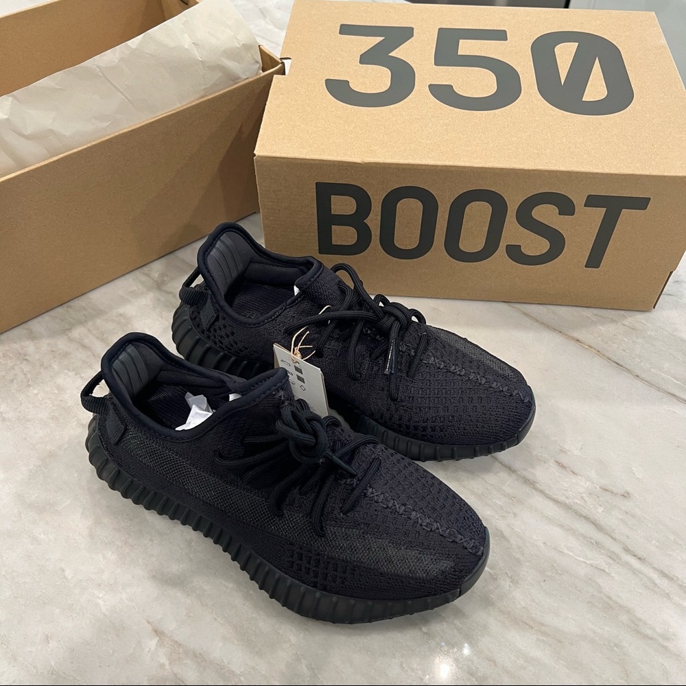 Yeezy Boost 350 V2 Onyx - Picture 12 of 13